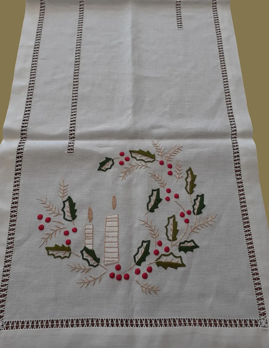 50x150 cm - Caminho de mesa 100% linho - Bordados da Lixa