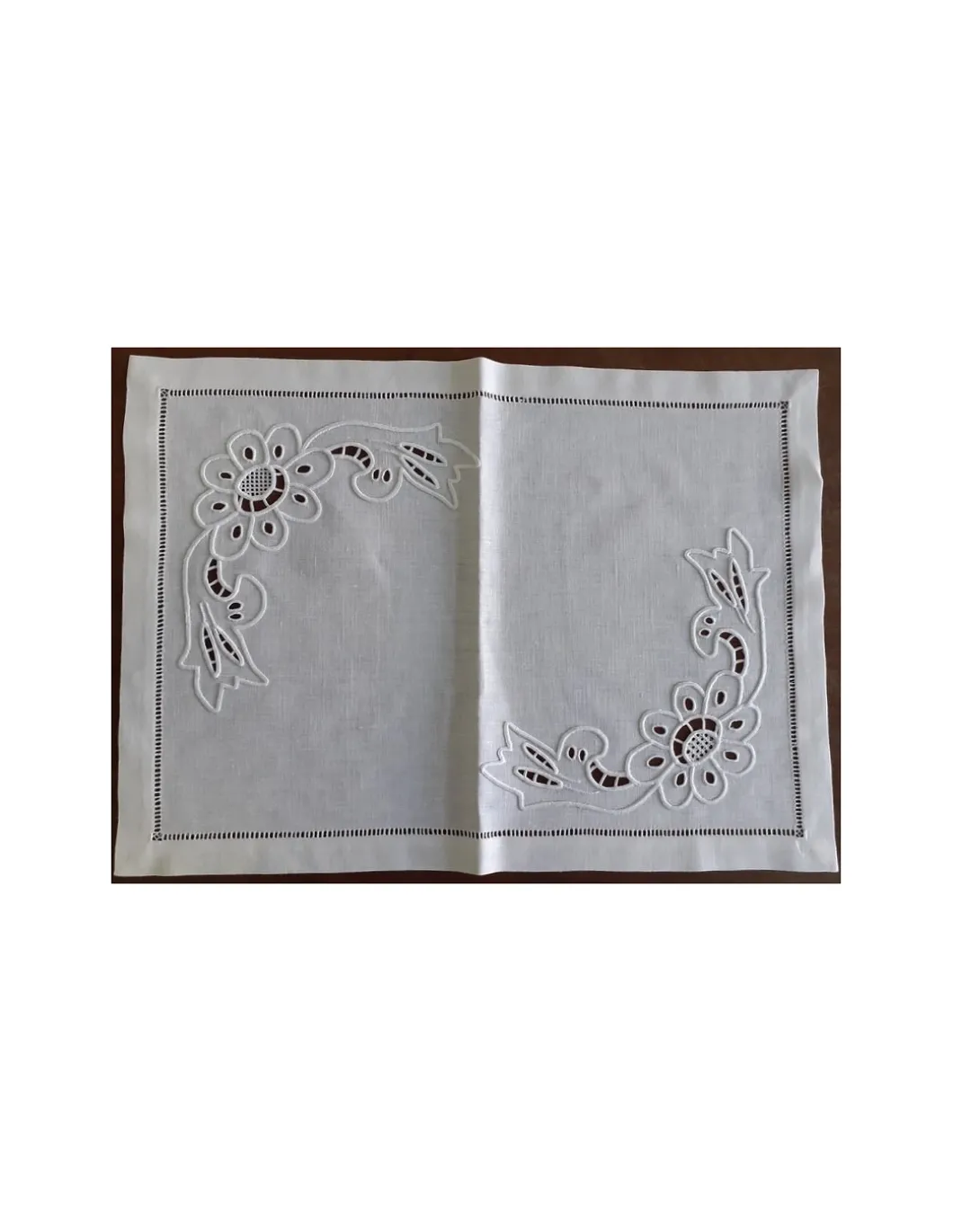 52x37 cm - Individuais de mesa 100% linho bordado a mão - bordados da lixa