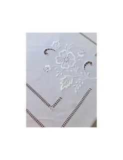 170x350 Toalha de mesa de linho bordada a mão - Bordados richelieu C/ Flor Branco